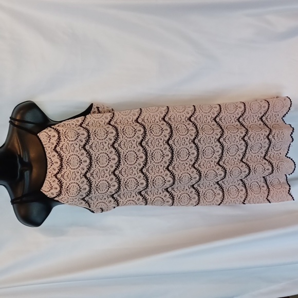 Guess women’s blush and black lace dress, size 14, good condition - Picture 1 of 8